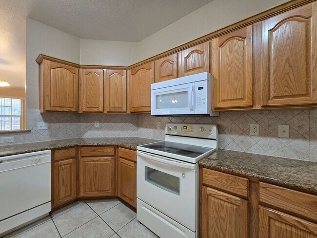 Building Photo - PRICE REDUCTION & READY FOR MOVE-IN ** AVAILABLE NOW!