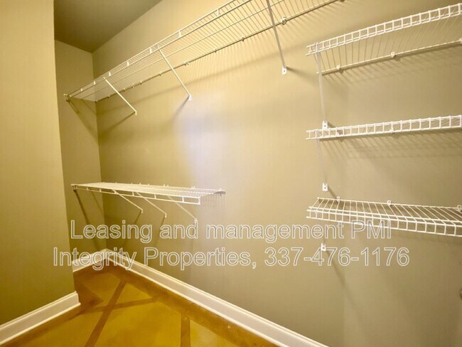 Building Photo - 888 S Kenilworth Pkwy