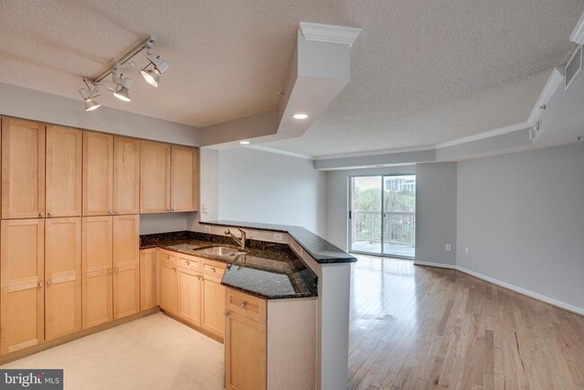 Building Photo - 3101 N Hampton Dr