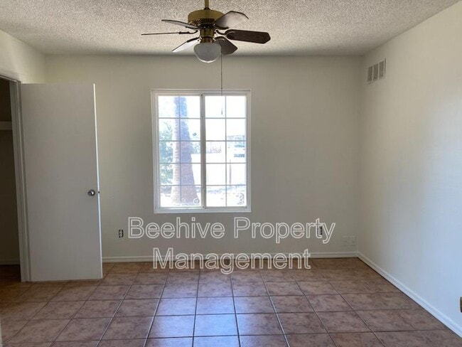 Building Photo - 4022 E Pecan Rd