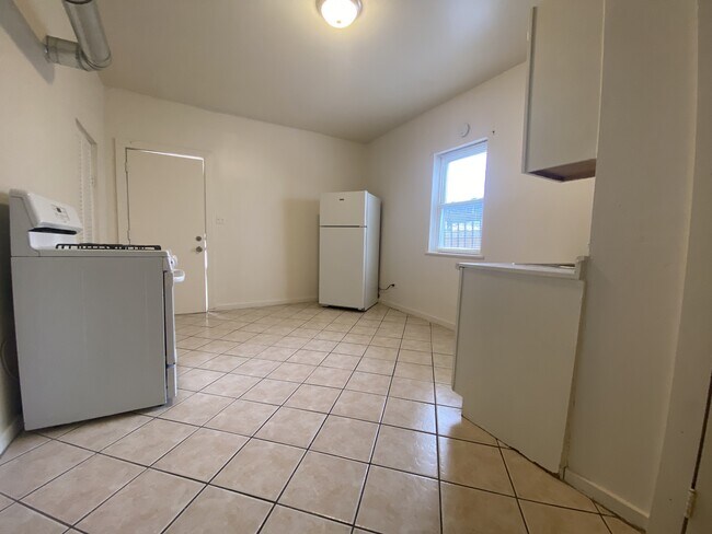 Building Photo - 4841 S Loomis Blvd