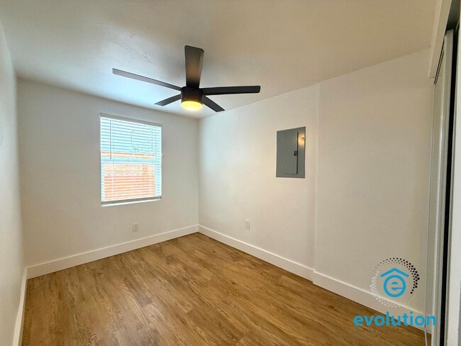 Building Photo - 4064 Laverne Pl