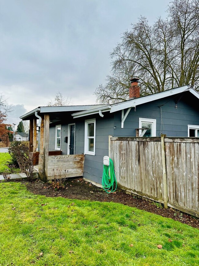 Building Photo - Cozy Updated Home Puyallup!