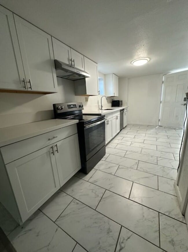 Building Photo - 4064-4466 S Broadway