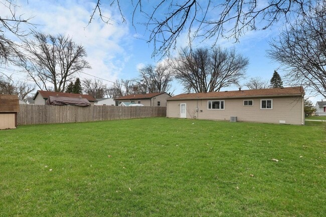 Building Photo - 1180 Larkdale Row