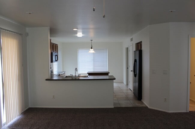 Building Photo - 3 bedroom with loft in Cheatham farms