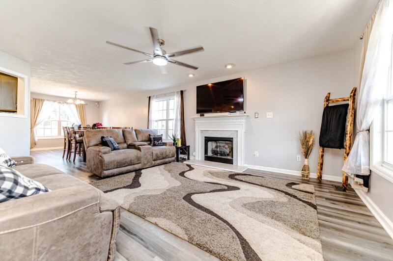 Building Photo - 174 Falling Leaf Dr