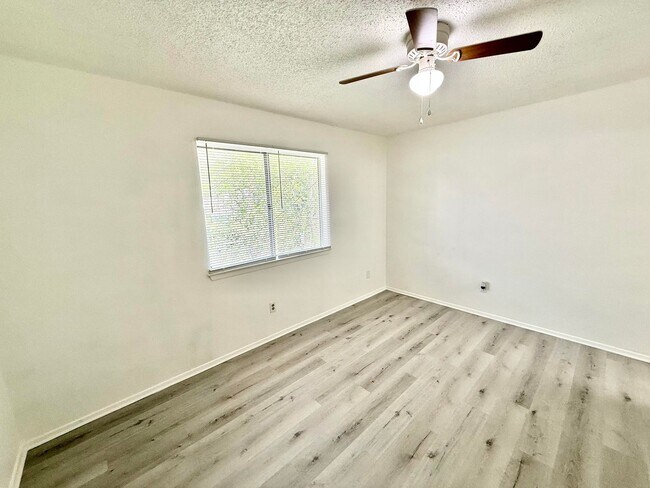Building Photo - 403 Country Aire Dr