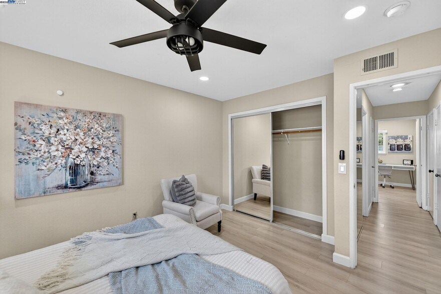 Building Photo - 1810 Peary Way