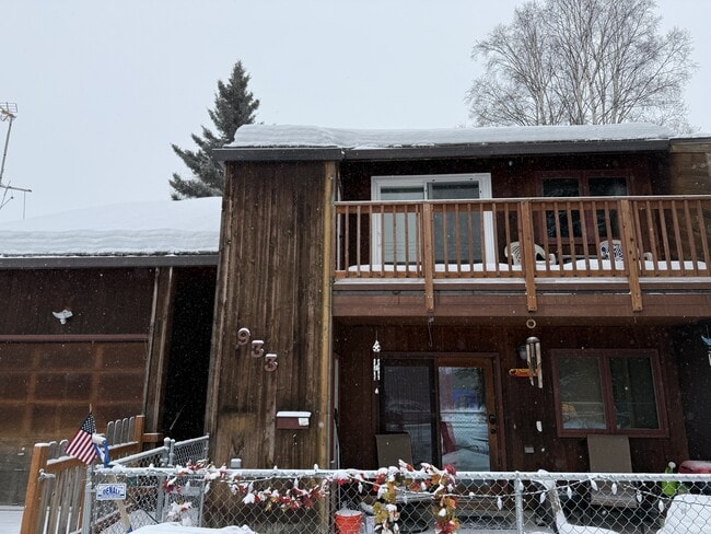 Building Photo - 933 Cowles St