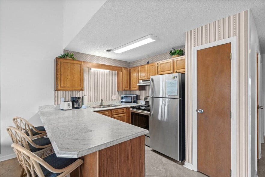 Building Photo - 1930 Bent Grass Dr