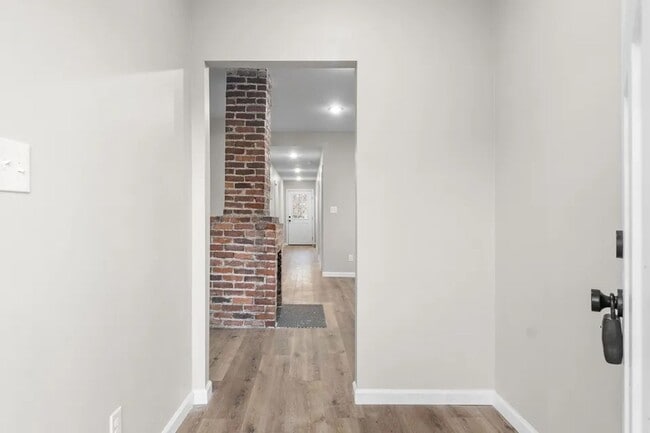 Building Photo - 828 Gracey Ave