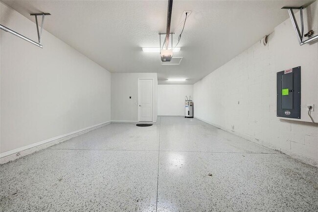 Building Photo - 18930 Willowmore Cedar Dr