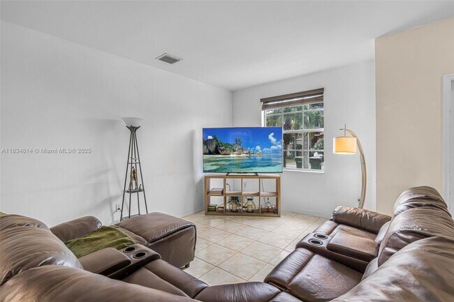Building Photo - 755 E Mowry Ct