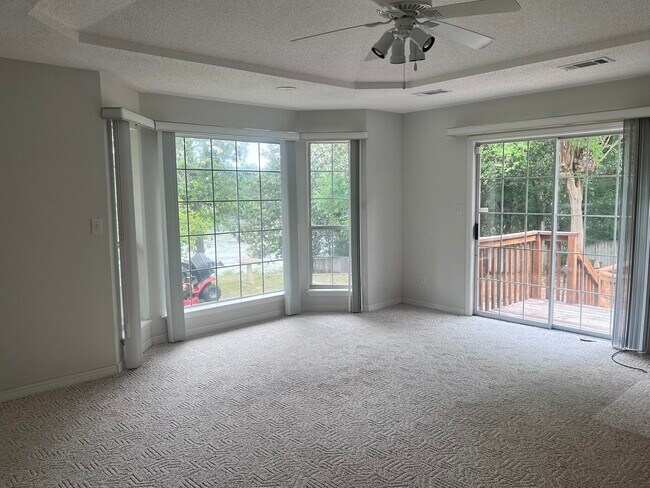 Building Photo - 395 Lake Holley Cir