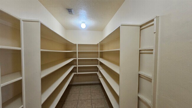 Building Photo - 28811 Sedgefield St