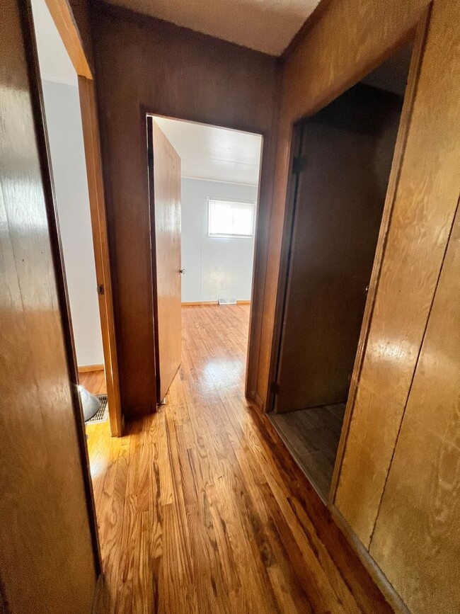 Building Photo - Nice S. Omaha House! 2 bed 1 bath, fully f...