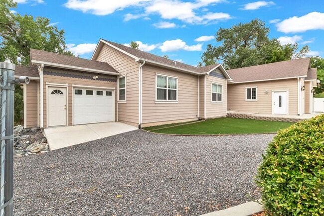 Building Photo - Beautiful and Spacious 4Bd 3.5Bath Home in...