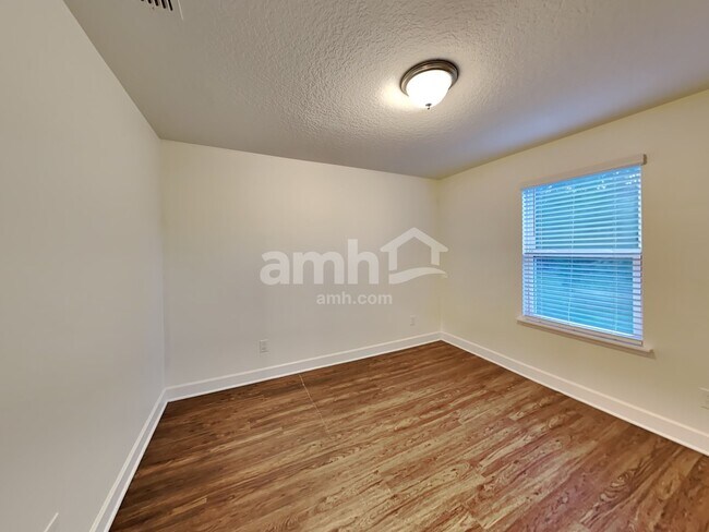 Building Photo - 221 Crestrun Loop