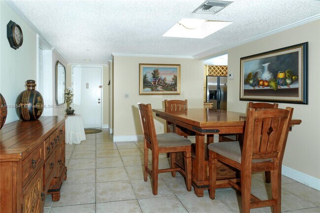 Building Photo - 16200 Golf Club Rd