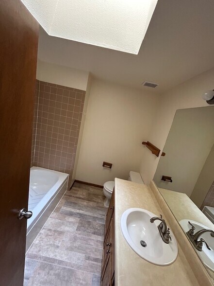 Building Photo - 403 Forest Edge Ln