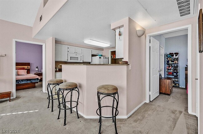 Building Photo - 10550 W Alexander Rd