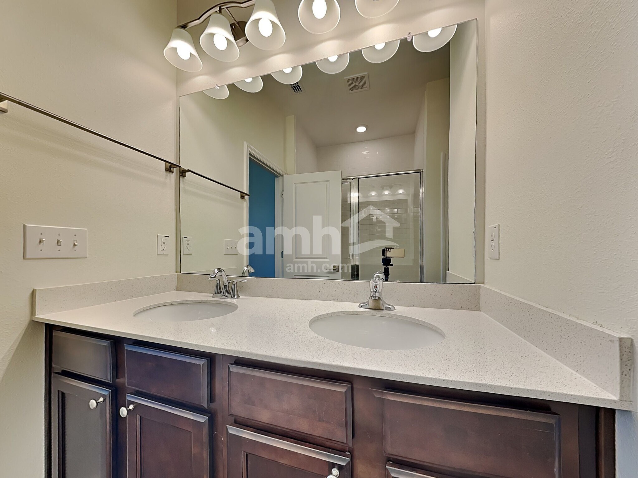 Building Photo - 33848 Night Lily Dr