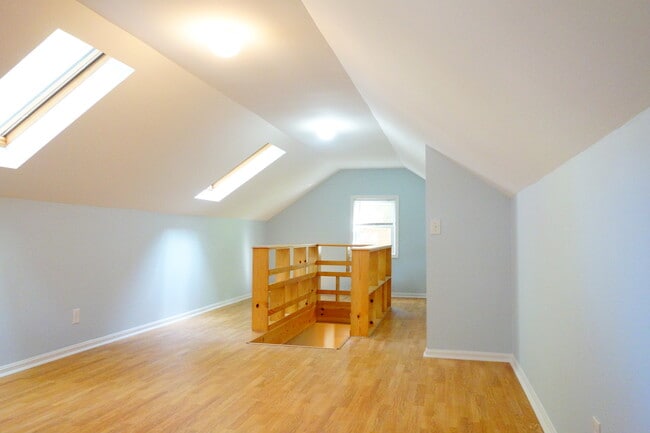 Building Photo - 8405 Greenwood Ave