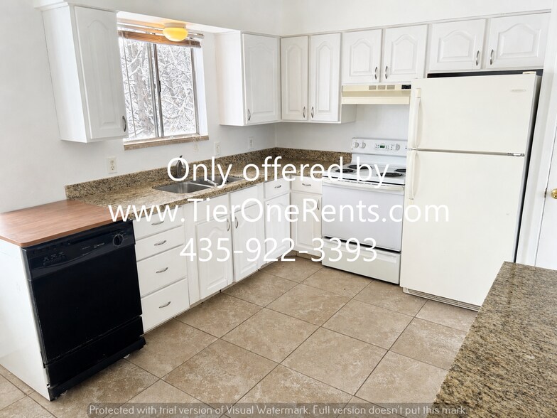 Building Photo - This property offers a NO DEPOSIT option available for qualified renters!