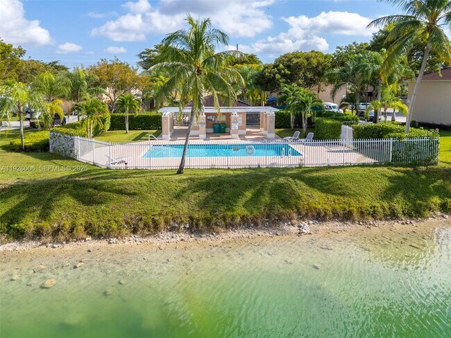 Building Photo - 17542 SW 139th Ct