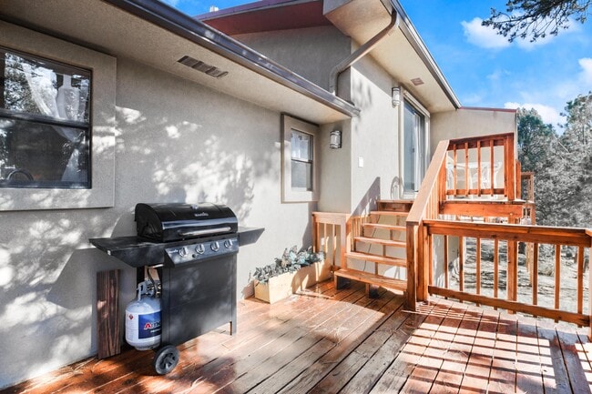 Building Photo - 103 Racquet Pl