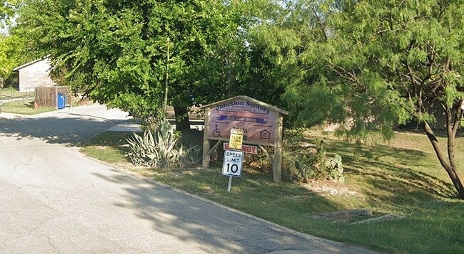 Building Photo - 111 NW Main St