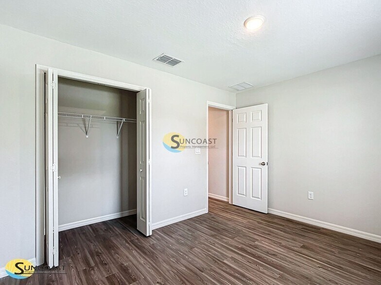 Building Photo - 3367 S Dalton Terrace