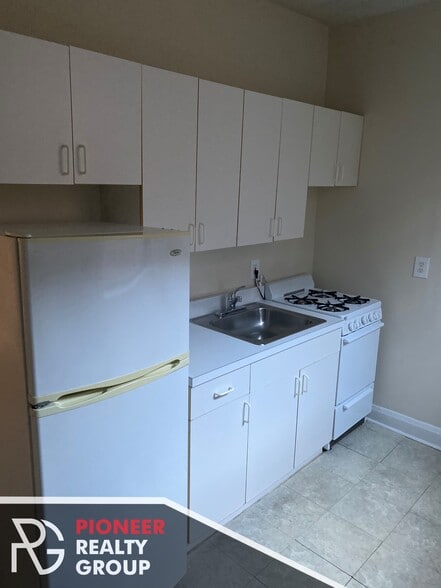 Primary Photo - 2867 N Clark St