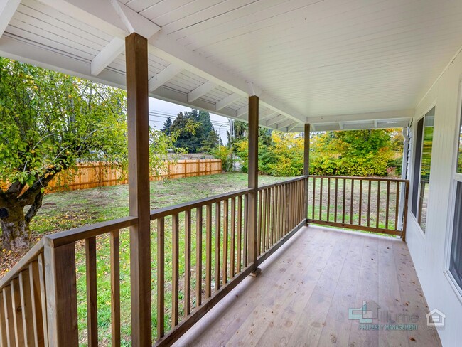 Building Photo - Beautifully Renovated 3-Bedroom Home with ...