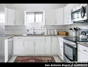 Building Photo - 451 Oak St