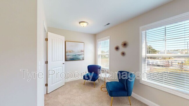 Building Photo - 11 @ Main