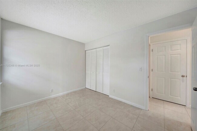 Building Photo - 204 Congressional Way