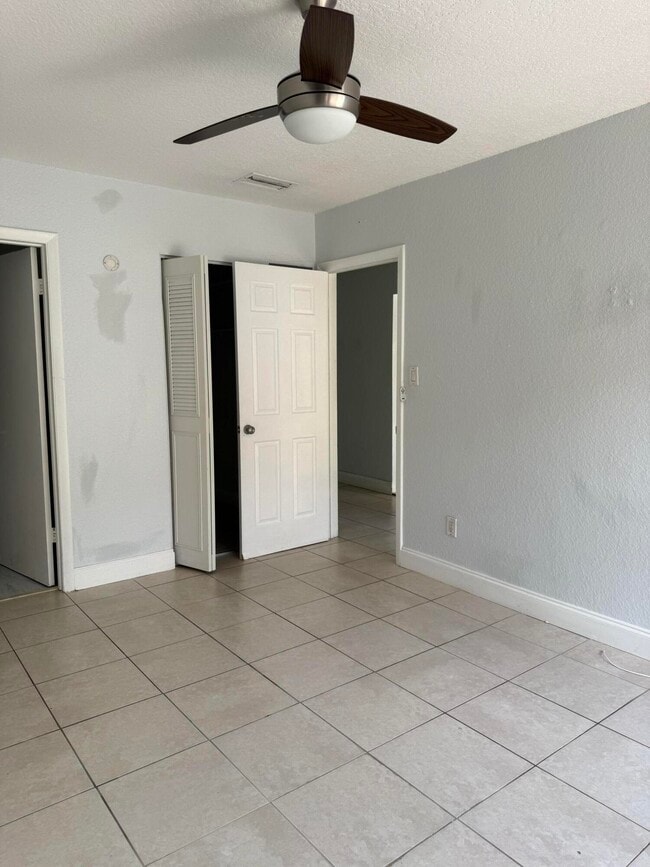 Building Photo - 9640 Oakburst Ln