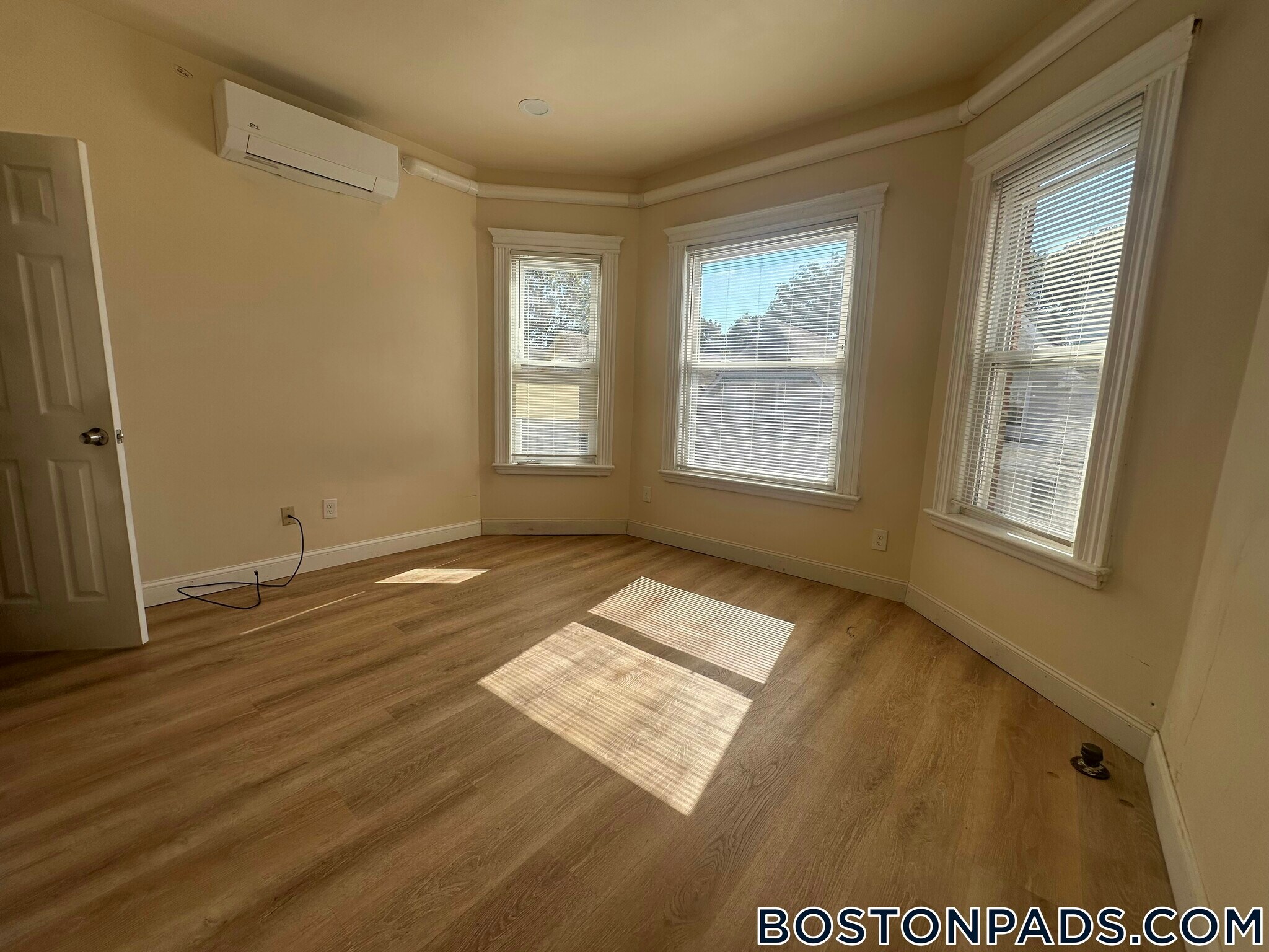 Building Photo - 127 Harrishof St