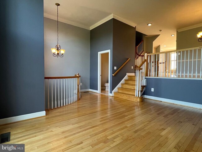 Building Photo - 787 Vestal St