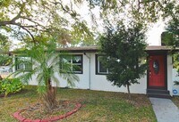 Building Photo - Charming Renovated Tampa Home with Fully Fenced Front & Backyard