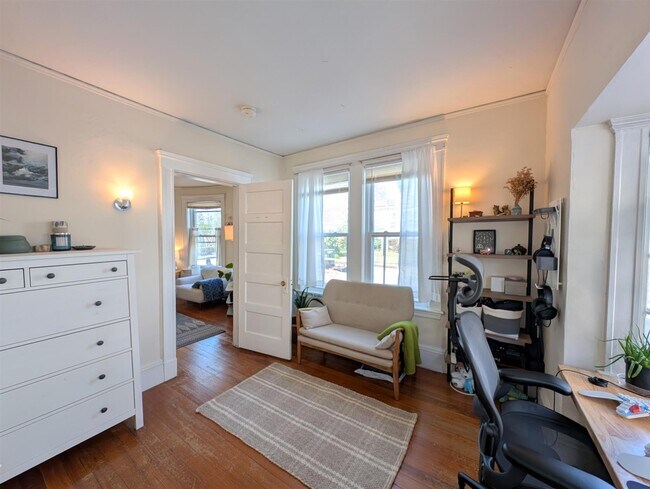 Building Photo - 14 Sanborn Ave