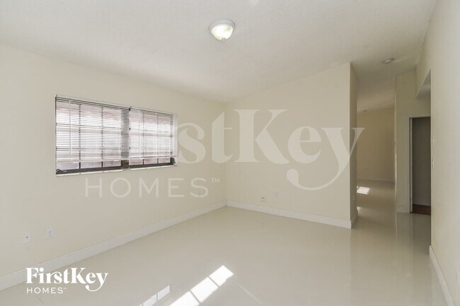 Building Photo - 2664 W 70th Pl