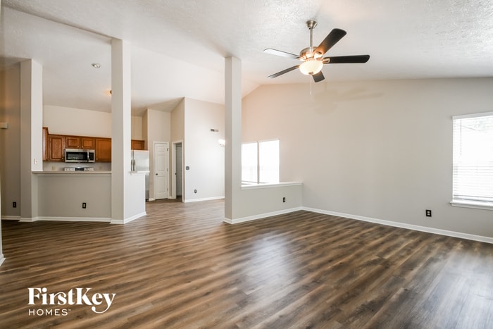 Building Photo - 2302 Willowview Dr