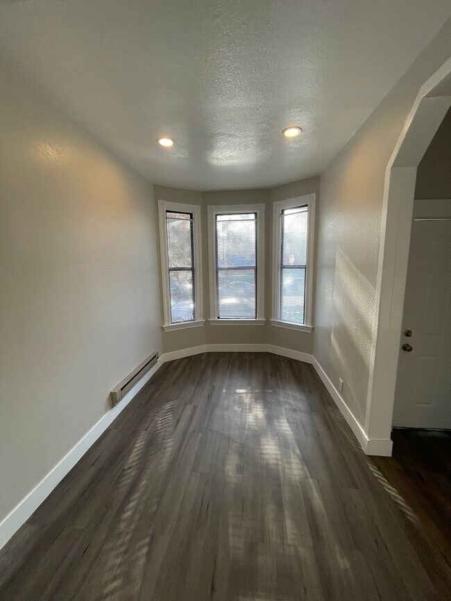 Building Photo - 1946 E 20th St