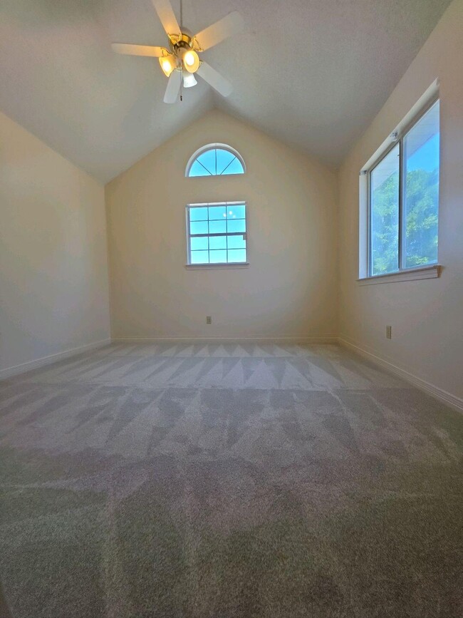 Building Photo - 427 Bristol Cove Rd