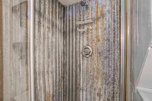 Building Photo - 1809 Whispering Oaks St