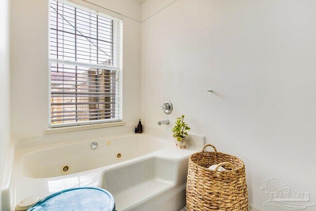 Building Photo - 5217 Choctaw Ave