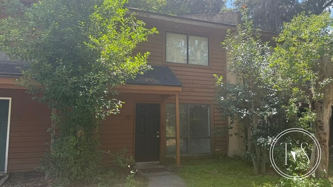 Primary Photo - 10710 Egmont Rd